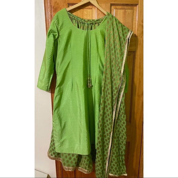 Green and Gold Embroidered Salwar Kameez - Picture 4 of 5